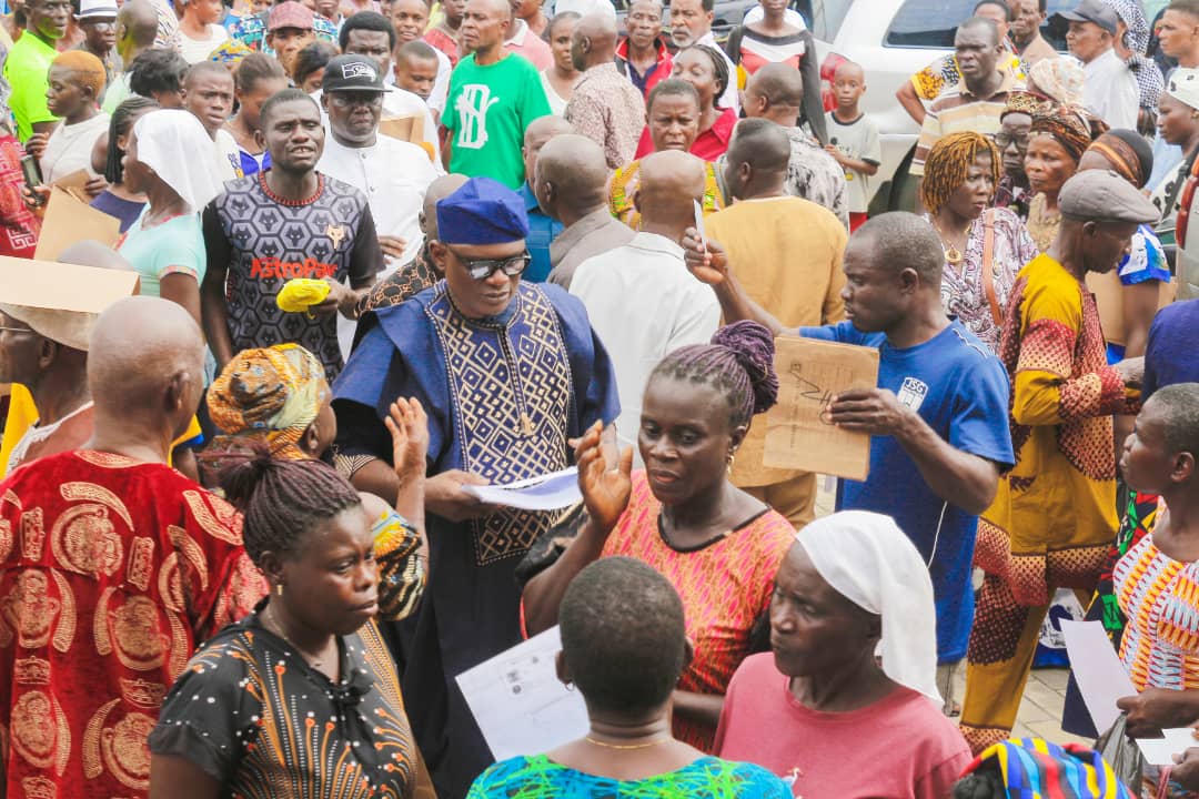 Dr. Fabeke addressing the Ogoni community